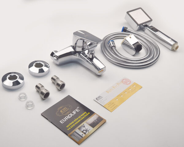Hình ảnh bộ phụ kiện củ sen nóng lạnh Eurolife EL-IRIS 01 trong combo sen tắm nóng lạnh Eurolife IRIS 03, gồm tay sen, dây sen, bát gác, chân kết nối, nắp che chân sen, gioăng, sách hướng dẫn và phiếu bảo hành.