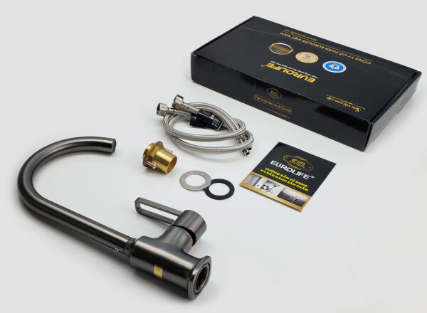 Bộ vòi rửa chén mạ PVD Eurolife EL-KM13 gồm thân vòi, cần vòi, dây cấp, bát gắn, vòng đệm, hướng dẫn sử dụng và hộp đóng gói.