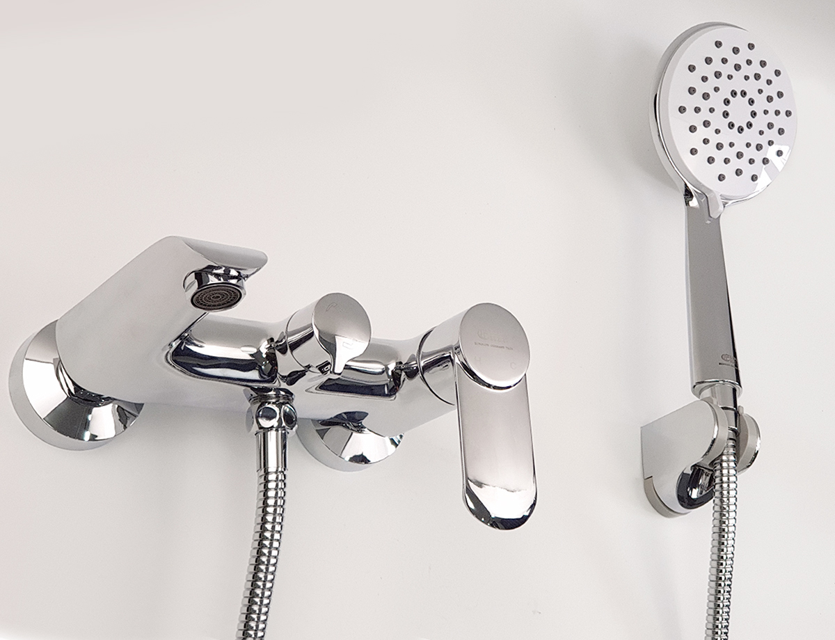 Hình ảnh bộ sản phẩm củ sen nóng lạnh Eurolife EL-VIO 01 gồm thân củ sen mạ Chrome, tay sen 3 chế độ, dây sen, bát gác tay sen và phụ kiện lắp đặt, phù hợp cho phòng tắm gia đình hiện đại.