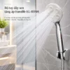 Bộ tay dây sen tăng áp Eurolife EL-115SH lắp đặt thực tế trong phòng tắm với tay sen đang phun nước