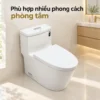 Eurolife EL-LUX8218 màu trắng bố trí cạnh tủ lavabo màu gỗ và vòi màu vàng trong phòng tắm sáng.
