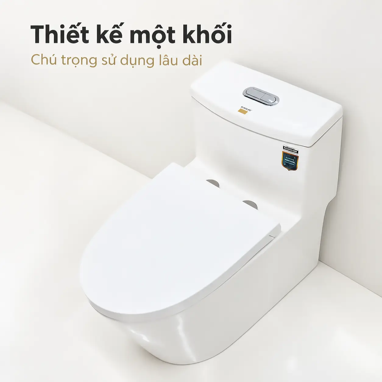 Bồn cầu Eurolife EL-LUX8218 nhìn chéo từ trên xuống, thể hiện thân và két liền mạch cùng nắp đóng.