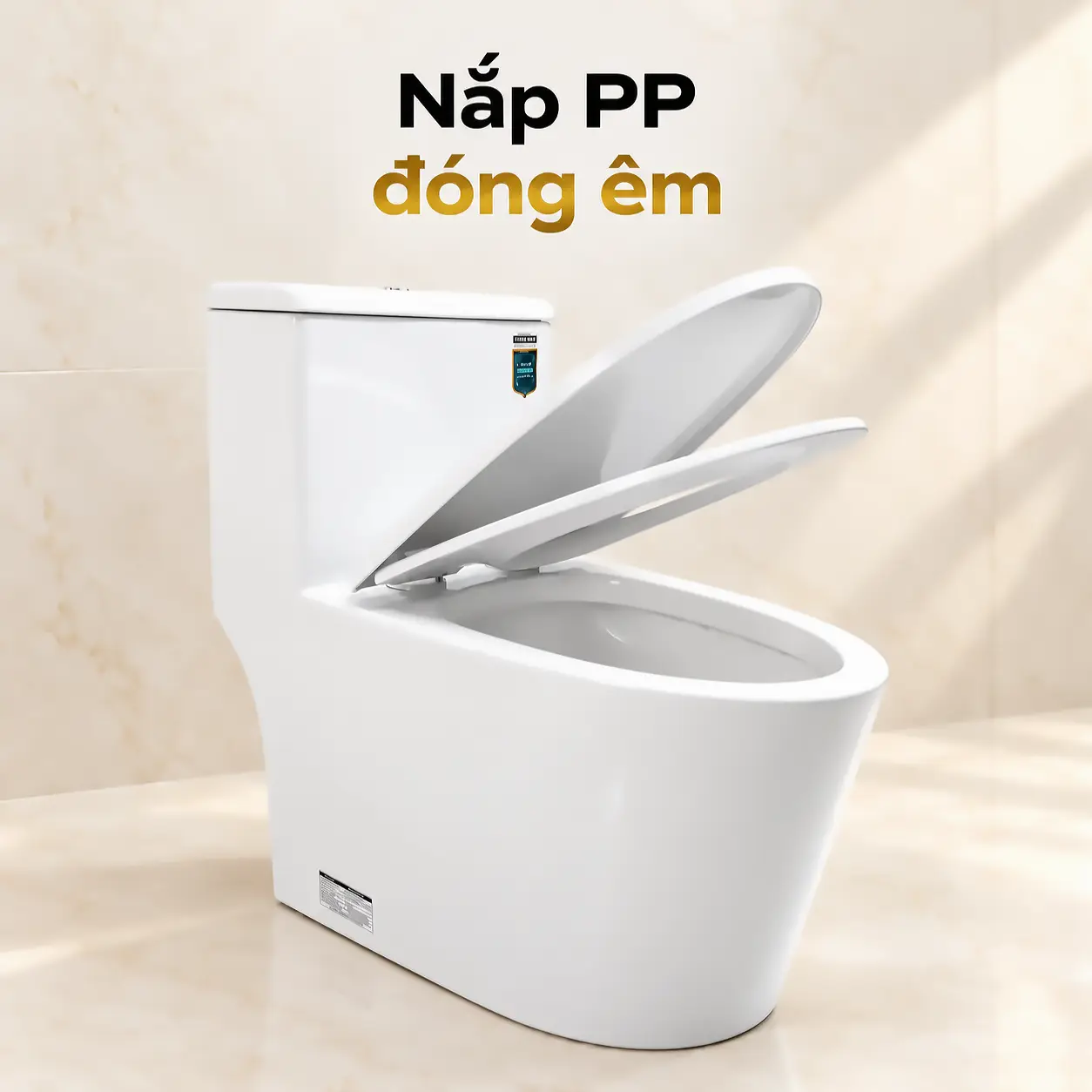 Nắp và vành ngồi bồn cầu Eurolife EL-LUX8298 đang mở, kèm dòng chữ nắp PP đóng êm