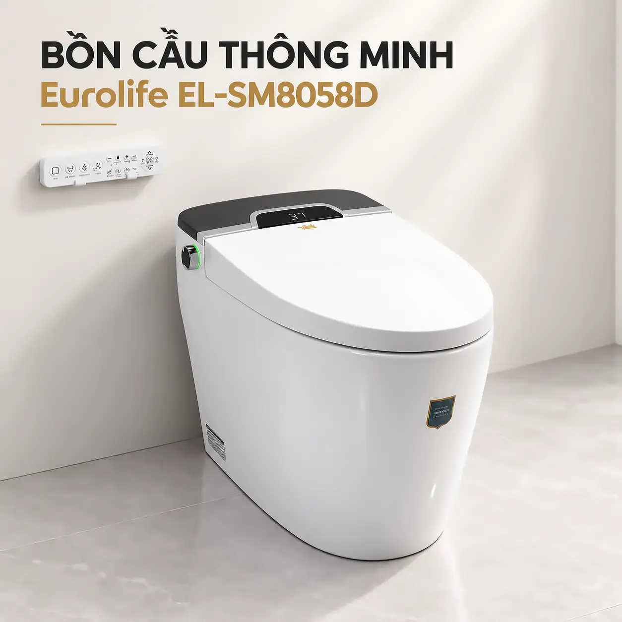 Bồn cầu màu trắng đóng nắp đặt cạnh tường, có màn hình phía sau và remote treo bên cạnh.