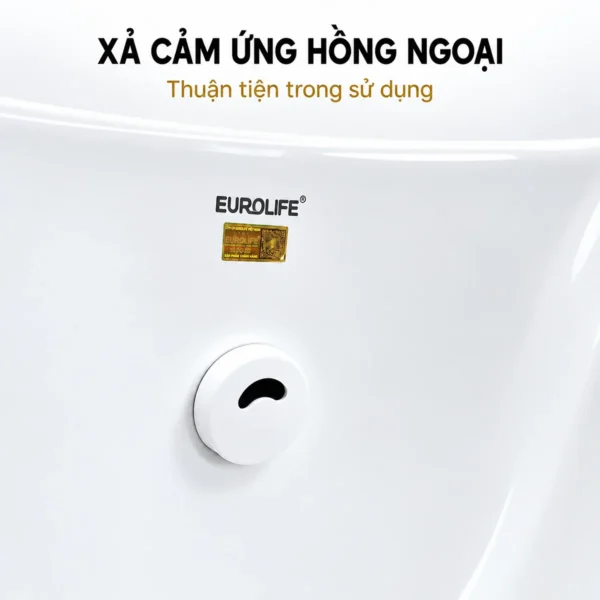 Cận cảnh mắt cảm biến hồng ngoại trên mặt trước thân sứ bồn tiểu Eurolife EL-BT221.