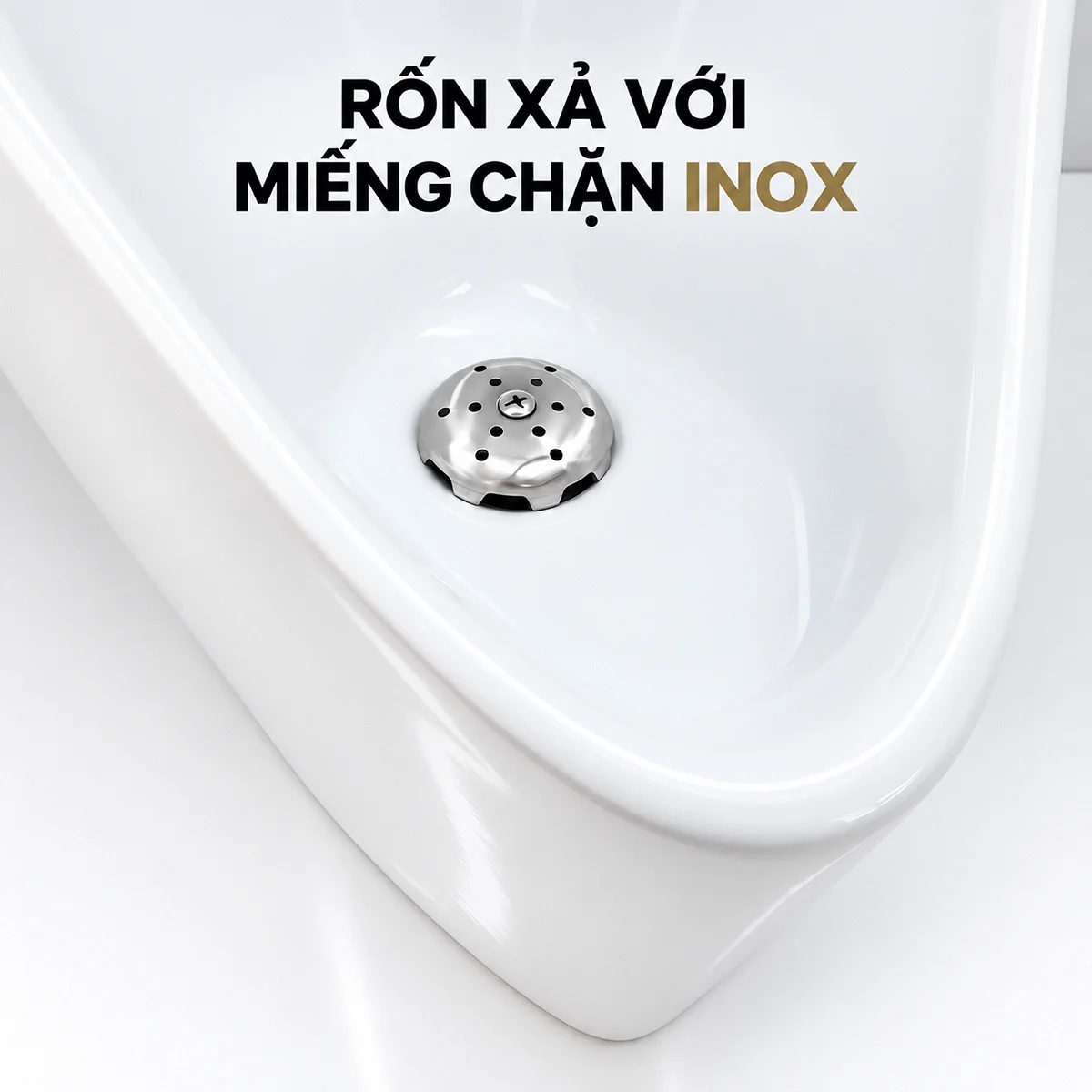 Cận cảnh nắp che inox đục lỗ, có vít ở giữa, tại rốn xả bồn tiểu EL-BT221.