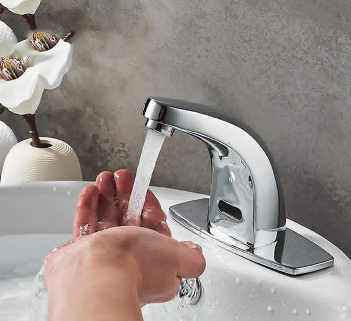 Vòi lavabo cảm ứng Eurolife EL-A100 với cảm biến nhạy, tự động nhận diện tay người dùng để mở nước và tự ngắt khi không sử dụng.