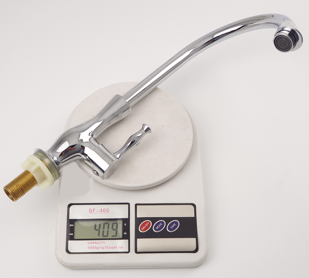 Vòi rửa chén lạnh Eurolife EL-RC03 có trọng lượng thân vòi khoảng 409g, giúp khách hàng tham khảo thông tin sản phẩm thực tế trước khi mua.