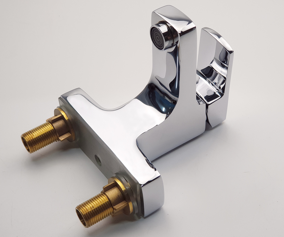 Chân kết nối vòi lavabo 2 chân Eurolife EL-DAISY 03 được thiết kế chắc chắn, phù hợp với lavabo có 2 lỗ và hỗ trợ lắp đặt ổn định trong quá trình sử dụng.
