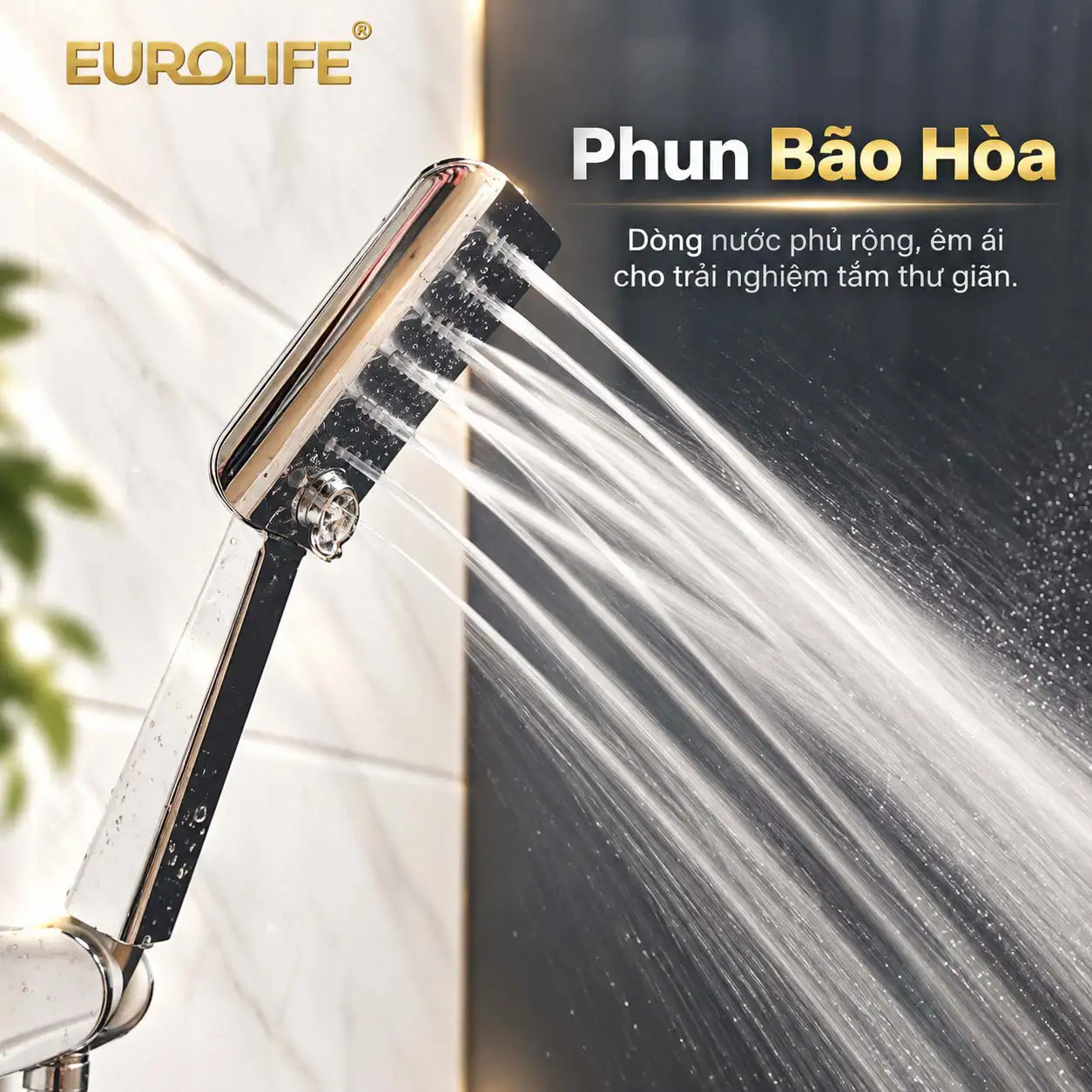 Tay sen Eurolife EL-201SH ở chế độ phun bão hòa với dòng nước phân bố rộng từ các lỗ phun trên mặt sen