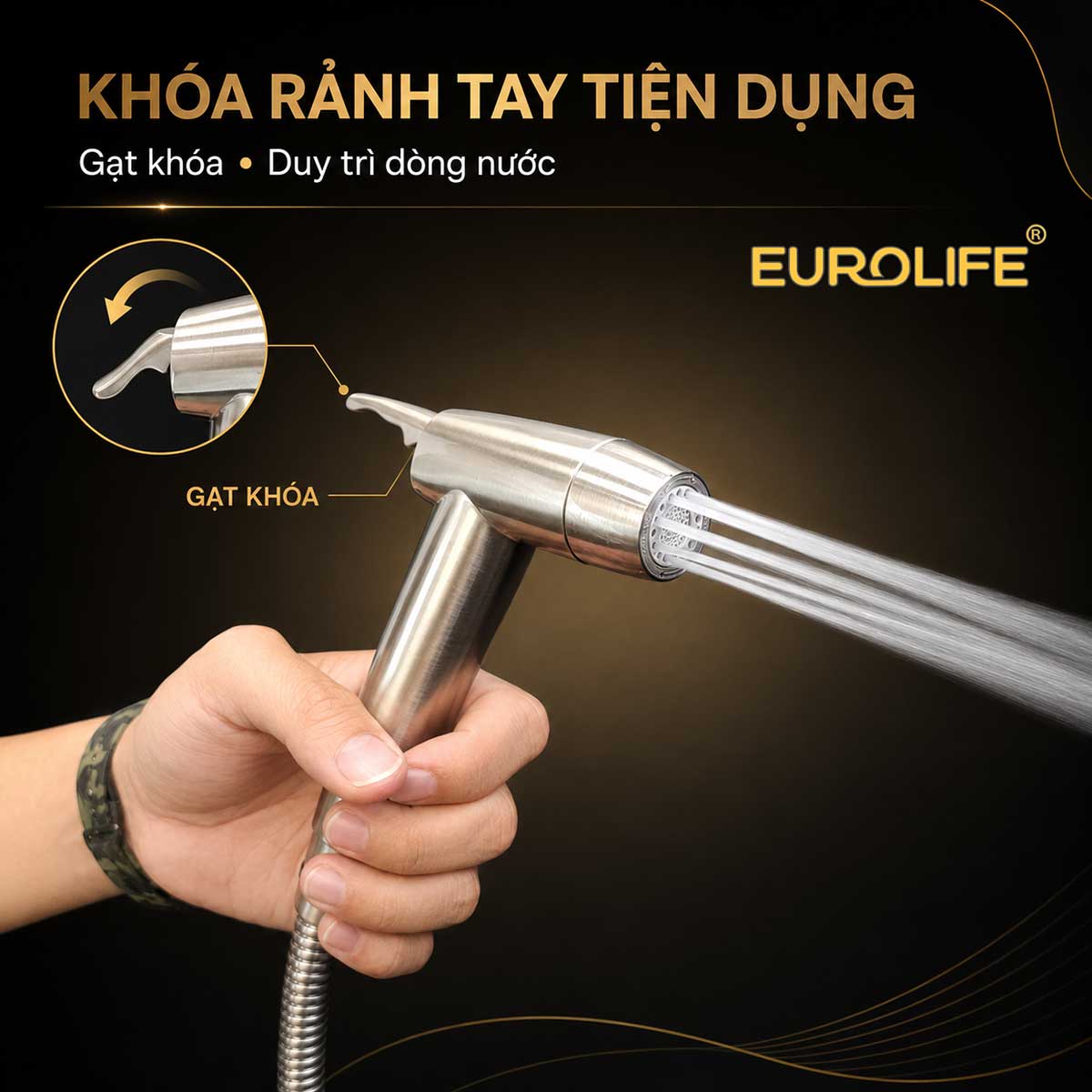 Cơ chế khóa rảnh tay trên vòi xịt Eurolife EL-X12-V hỗ trợ duy trì dòng nước khi cần sử dụng liên tục. 