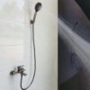 Ảnh thực tế củ sen nóng lạnh Eurolife EL-GRAY 01 lắp đặt cùng tay sen 3 chế độ, giúp khách hàng dễ hình dung bộ sản phẩm khi sử dụng trong phòng tắm.