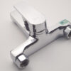 Củ sen nóng lạnh Eurolife EL-JAS 01 có thân vuông chắc chắn, bề mặt mạ Chrome sáng bóng, phù hợp khách hàng cần mẫu củ sen đẹp và bền cho phòng tắm.
