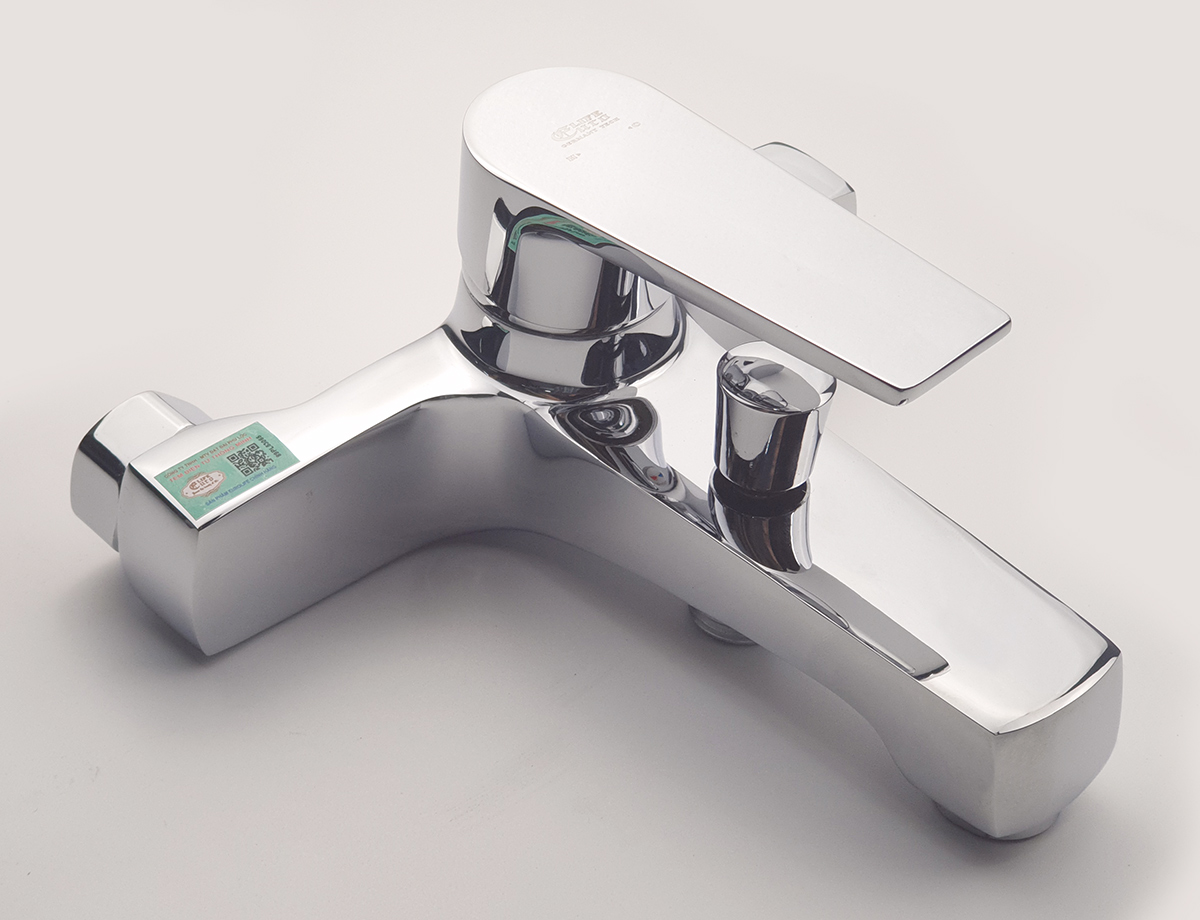 Củ sen nóng lạnh Eurolife EL-JAS 01 thiết kế vuông, mạ Chrome sáng bóng, tay gạt dễ thao tác, phù hợp khách hàng cần nâng cấp bộ sen tắm hiện đại.