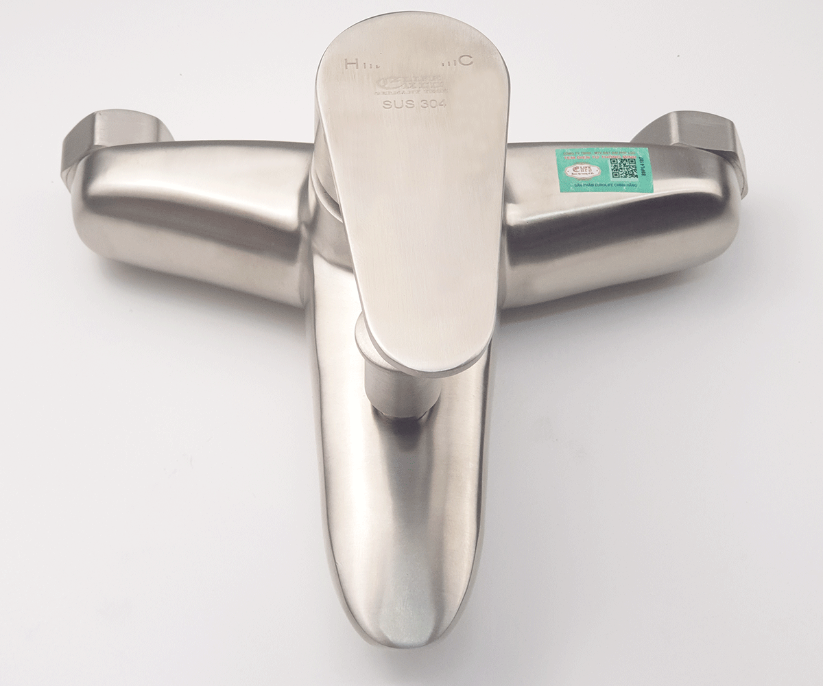 Củ sen nóng lạnh Eurolife EL-TUL 01 thiết kế bo tròn hiện đại, thân Inox SUS 304 xước mờ, tay gạt dễ sử dụng, phù hợp phòng tắm gia đình.