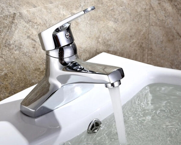 Đầu vòi tạo bọt chống văng bắn trên Eurolife EL-IRIS 03 giúp khách hàng sử dụng thoải mái hơn khi rửa tay, rửa mặt và vệ sinh cá nhân hằng ngày.