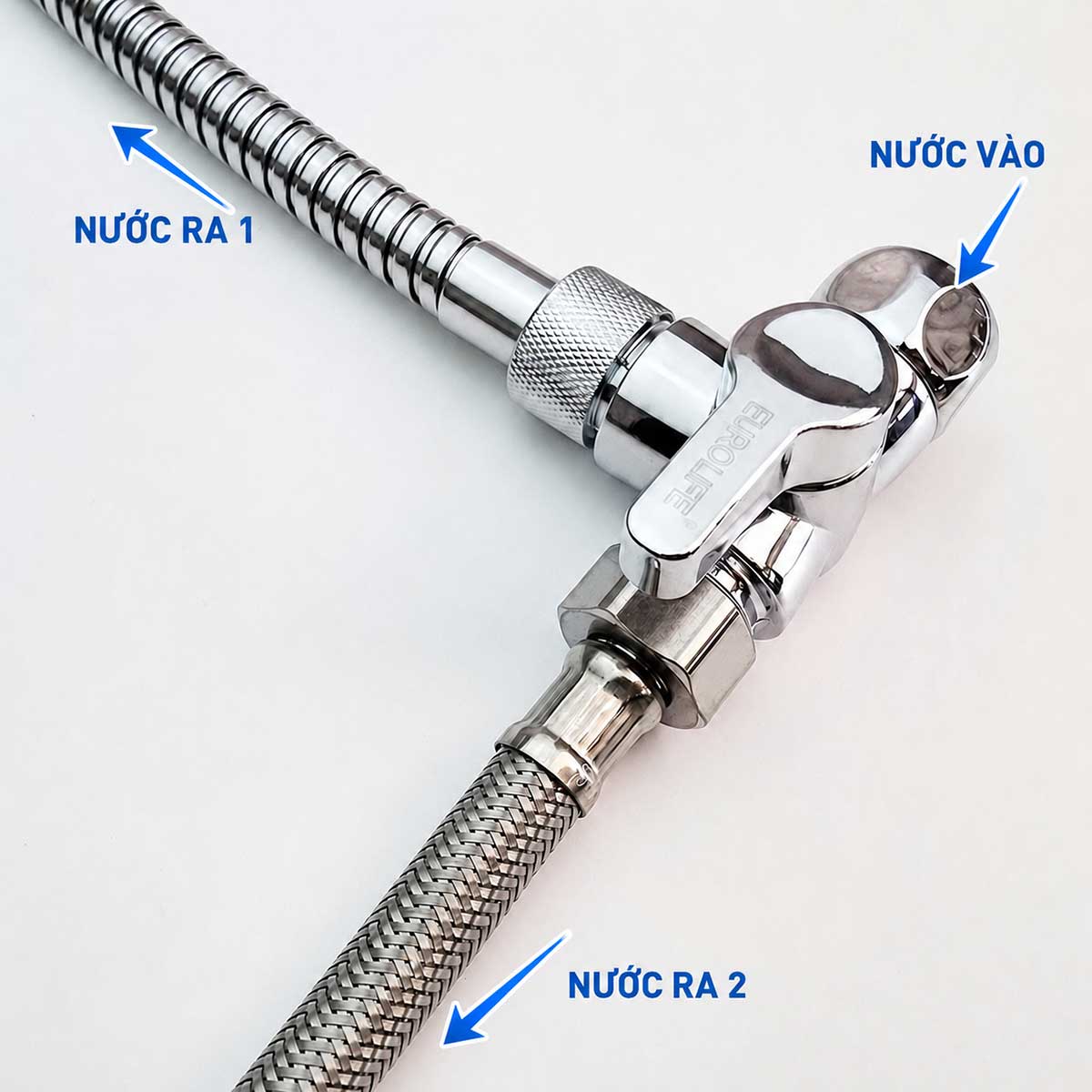 Van T chia nước Eurolife EL-VT03 kết nối một nguồn nước vào và phân chia thành hai đường nước ra tiện lợi.