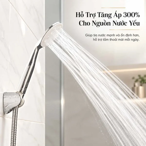 Tay sen Eurolife EL-115SH phun nước mạnh minh họa khả năng hỗ trợ tăng áp 300% cho nguồn nước yếu