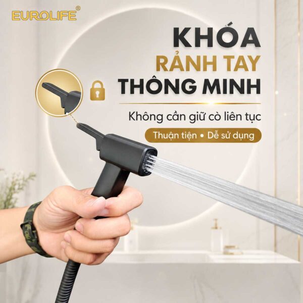 Khóa rảnh tay trên vòi xịt Eurolife EL-X11-D giúp duy trì dòng nước mà không cần giữ cò liên tục