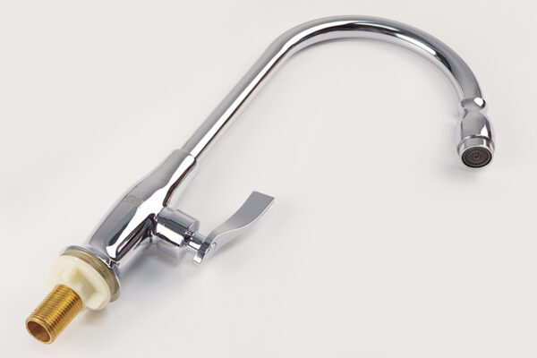 Lớp mạ Chrome 5 lớp trên vòi rửa chén lạnh Eurolife EL-RC06 giúp bề mặt sáng bóng, dễ lau chùi và phù hợp với nhiều không gian bếp.