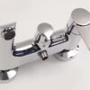 Hình ảnh bề mặt mạ Chrome sáng bóng của củ sen nóng lạnh Eurolife EL-VIO 01, thể hiện thân củ sen bo tròn hiện đại, lớp mạ hoàn thiện đẹp, dễ vệ sinh và phù hợp cho phòng tắm gia đình.