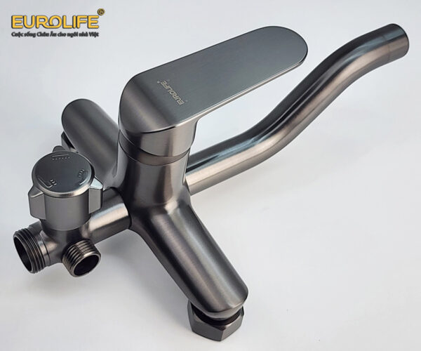 Hình ảnh cận cảnh lớp mạ PVD màu xám của củ sen cây Eurolife EL-SC929, bề mặt hoàn thiện sang trọng, phù hợp phòng tắm hiện đại.