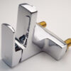 Bề mặt mạ Chrome 5 lớp của vòi lavabo 2 chân Eurolife EL-DAISY 03 giúp sản phẩm sáng bóng, dễ vệ sinh và phù hợp nhiều phong cách phòng tắm.