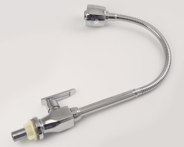 Vòi rửa chén Eurolife EL-RC01 có bề mặt mạ Chrome 5 lớp sáng bóng, dễ lau chùi và phù hợp với chậu rửa inox hoặc chậu đá.