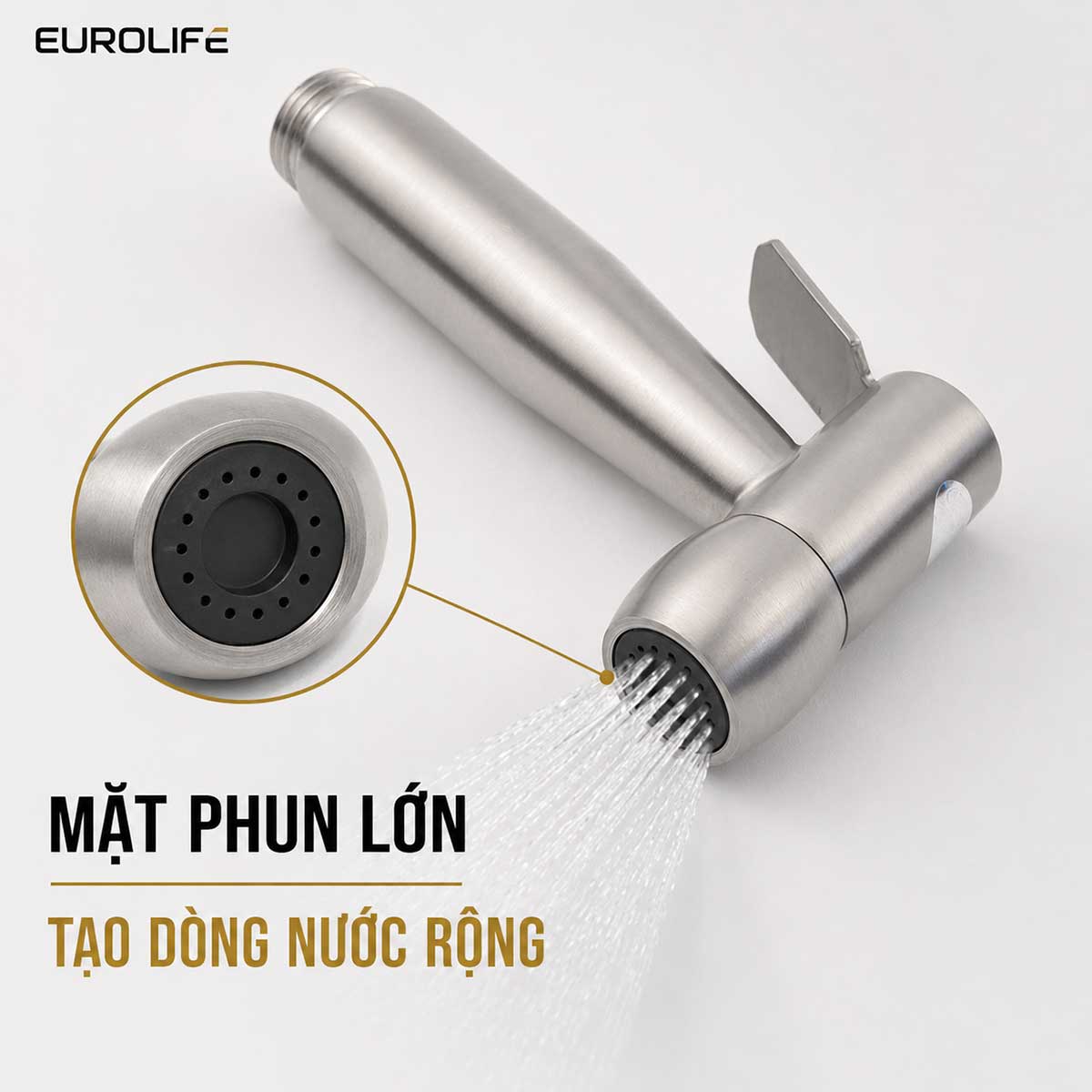 Mặt phun lớn của tay xịt Eurolife EL-H-X05 bố trí nhiều lỗ nhỏ, tạo chùm nước rộng để hỗ trợ xịt rửa hiệu quả. 