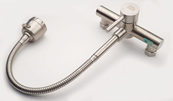 Màu inox xước mờ của vòi rửa chén Eurolife EL-T017AT tạo vẻ hiện đại, sạch sẽ và dễ phối với nhiều mẫu chậu rửa chén.