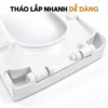 Cận cảnh cụm bản lề và các đầu nút nhấn ở mặt dưới phía sau nắp bồn cầu Eurolife EL-PS216.