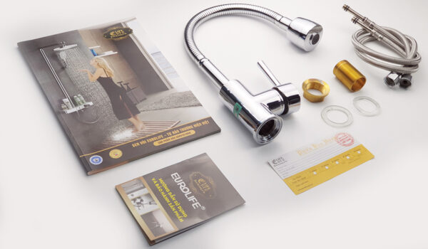 Phụ kiện lắp đặt vòi rửa chén Eurolife EL-KM03 gồm dây cấp, bát gắn, chân kết nối, phiếu bảo hành và tài liệu hướng dẫn.