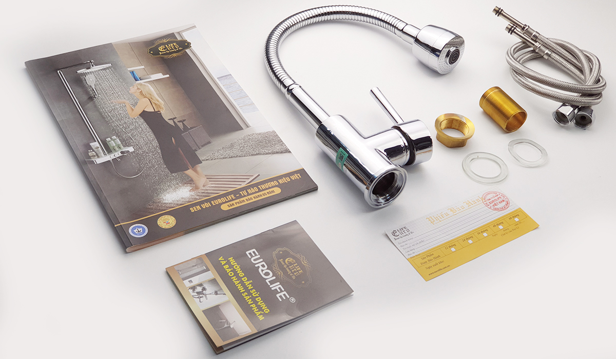 Phụ kiện lắp đặt vòi rửa chén Eurolife EL-KM03 gồm dây cấp, bát gắn, chân kết nối, phiếu bảo hành và tài liệu hướng dẫn.