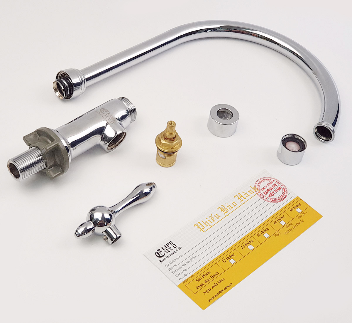 Phụ kiện vòi rửa chén Eurolife EL-RC02 gồm thân vòi, cần vòi, van Ceramic, đầu tạo bọt và thẻ bảo hành.