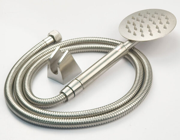 Hình tay sen tăng áp, dây sen Inox 304 dài 150cm và bát gác đi kèm củ sen Eurolife EL-1201, giúp khách hàng xem rõ bộ phụ kiện trước khi mua.