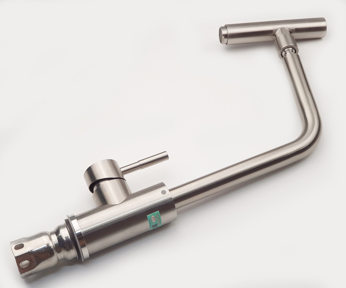 Tem chống giả trên vòi rửa chén nóng lạnh Eurolife EL-T031 giúp khách hàng nhận diện sản phẩm chính hãng khi mua hàng.