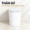 Thân sứ trắng của Eurolife EL-SM8062D nhìn chính diện, minh họa bề mặt men Nano tuyết.