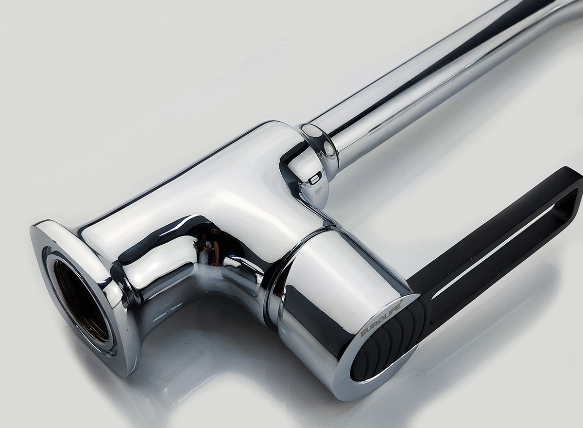 Thân vòi rửa chén Eurolife EL-KM12 có bề mặt mạ Chrome 5 lớp, tay gạt dễ thao tác và thiết kế chắc chắn cho khu vực bếp.