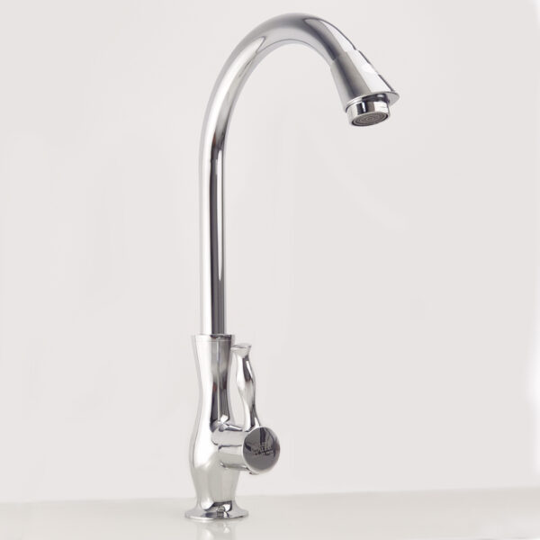 Thiết kế cần cong của vòi rửa chén lạnh Eurolife EL-RC03 giúp tăng khoảng thao tác khi rửa chén, rửa nồi và vệ sinh chậu.