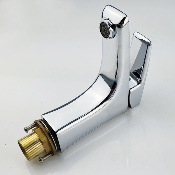 Vòi lavabo nóng lạnh Eurolife EL-LOUIS 02 có thiết kế bo cong đẹp mắt, phù hợp cho khách hàng muốn nâng cấp không gian lavabo hiện đại.