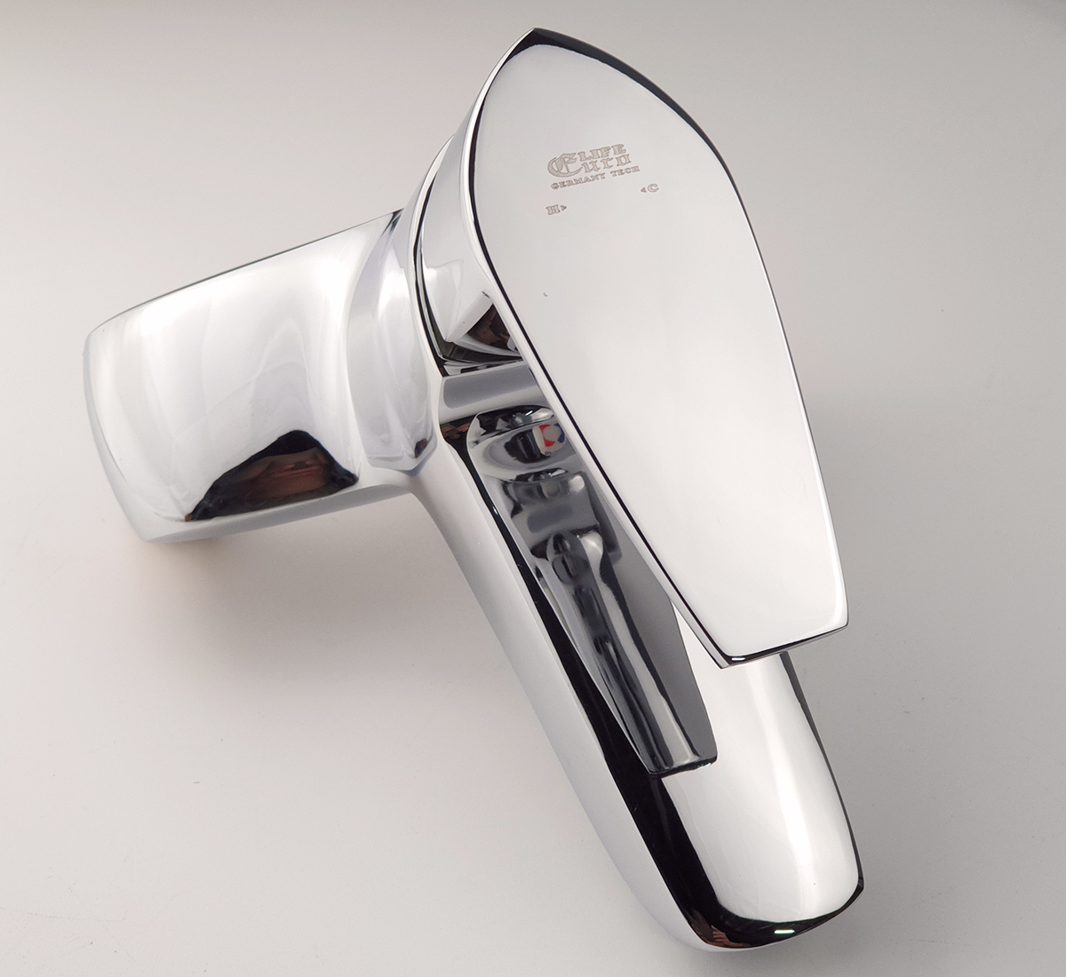 Hình ảnh thiết kế vòi lavabo nóng lạnh 2 chân Eurolife EL-SUN 03, phù hợp khách hàng cần mẫu vòi Chrome sáng bóng, kiểu dáng hiện đại và dễ phối với lavabo.
