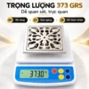 Thoát sàn Eurolife EL-HG06 đặt trên cân hiển thị trọng lượng 373 g
