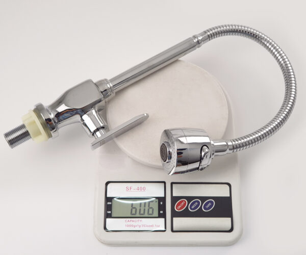 Vòi rửa chén Eurolife EL-RC01 có trọng lượng thân vòi khoảng 606g, giúp sản phẩm tạo cảm giác chắc chắn khi lắp đặt và sử dụng.