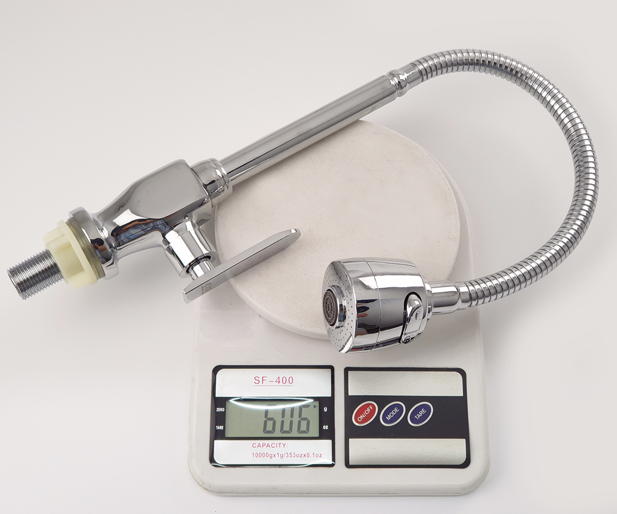 Vòi rửa chén Eurolife EL-RC01 có trọng lượng thân vòi khoảng 606g, giúp sản phẩm tạo cảm giác chắc chắn khi lắp đặt và sử dụng.