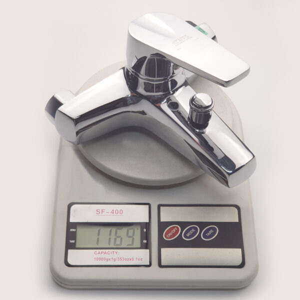 Hình ảnh cân trọng lượng củ sen nóng lạnh Eurolife EL-IRIS 01 trong combo sen tắm nóng lạnh Eurolife IRIS 03, trọng lượng thực tế khoảng 1169g, chất liệu Đồng H61 mạ Chrome.