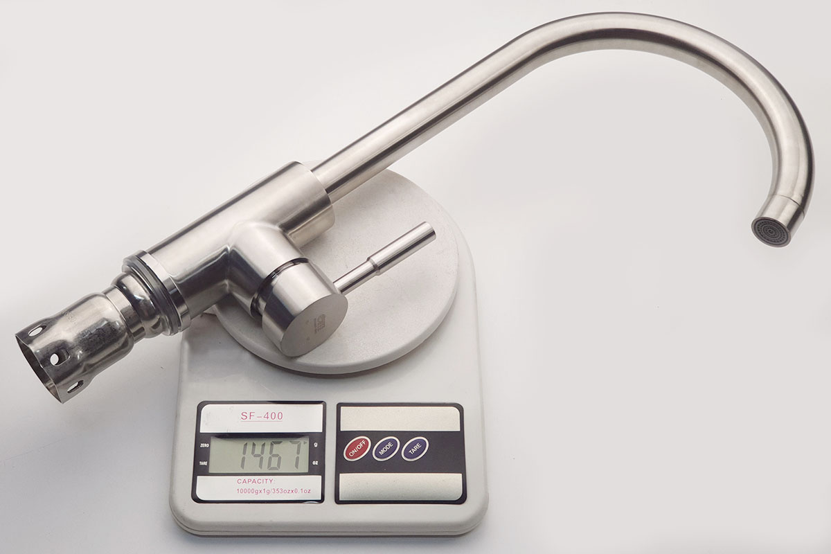 Vòi rửa chén Eurolife EL-KM09 có trọng lượng thực tế khoảng 1467 g, tạo cảm giác chắc chắn khi lắp đặt và sử dụng.