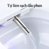 Cận cảnh đầu phun EL-SM8059B với dòng nước chảy xuống, minh họa chức năng tự làm sạch đầu phun