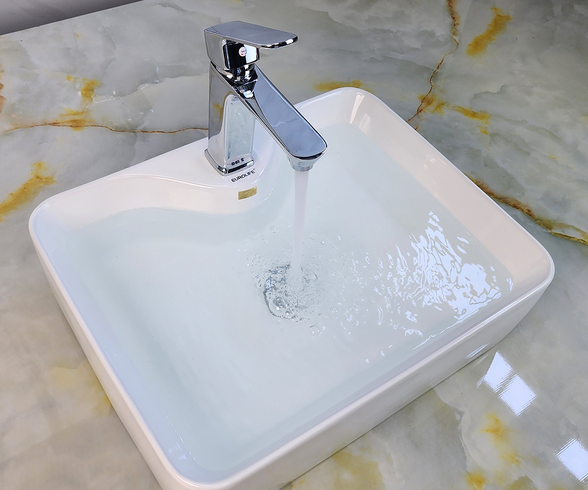 Vòi lavabo Eurolife EL-8002 có đầu tạo bọt giúp dòng nước êm hơn, hạn chế văng bắn khi rửa tay, rửa mặt và sử dụng hằng ngày.