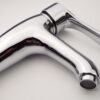 Đầu tạo bọt vòi lavabo Eurolife EL-D19 giúp nước chảy êm hơn, hạn chế văng bắn ra mặt bàn lavabo và có thể tháo ra để vệ sinh.