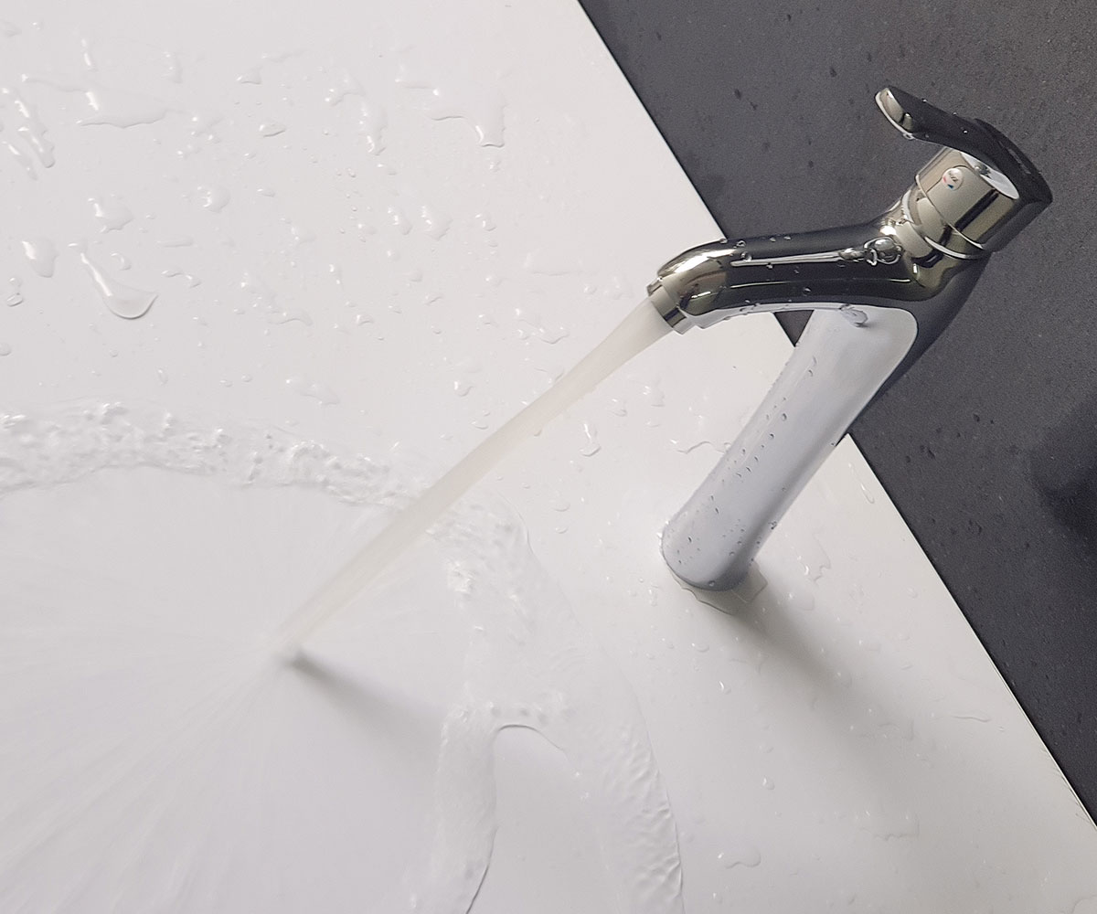 Vòi lavabo Eurolife EL-D19 có đầu tạo bọt giúp dòng nước chảy êm, giảm bắn nước ra mặt bàn lavabo và thuận tiện khi rửa tay, rửa mặt.